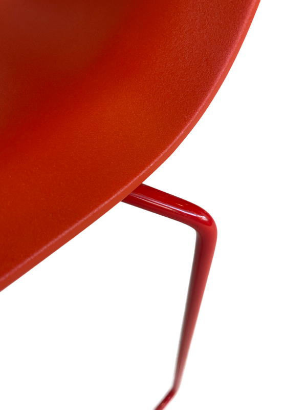 THIS 141 Chair RED